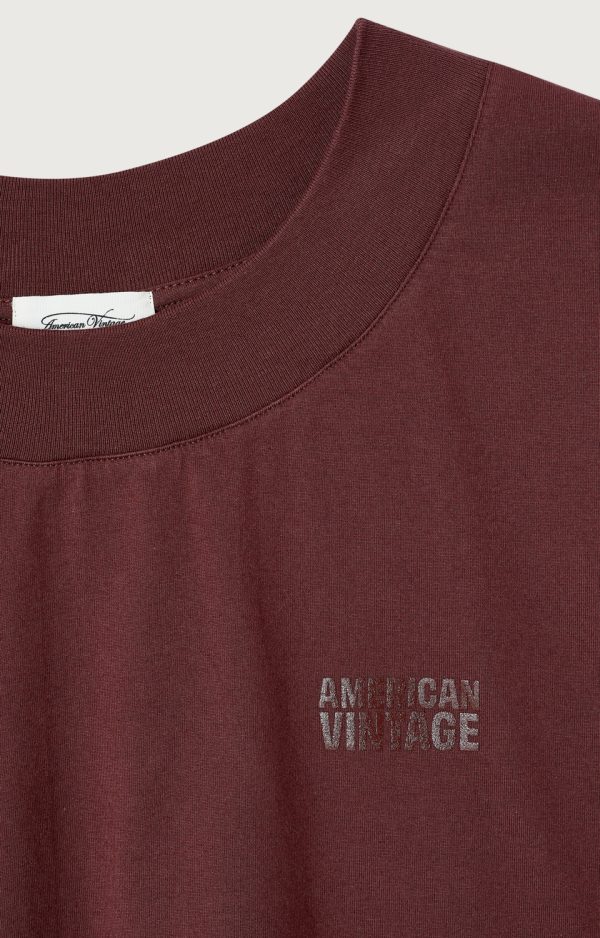 American-Vintage-Gixy-Pourpre-T-shirt-GIX02BH26POURPR American Vintage Gixy T-shirt in Pourpre, relaxed dames shirt in diepe paarse tint met een casual en moderne uitstraling.