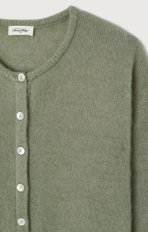 American Vintage Vitow vest in Kaki Multichine, kort fluffy dames vest van alpaca en wol met ronde hals en knoopsluiting.