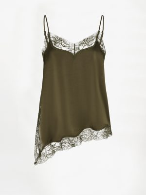Dante6 Dawna Bold Satin Lace Camisole in Moss Olive, olijfgroene satijnen damestop met kanten V-hals, verstelbare schouderbandjes en asymmetrische zoom met zijsplit.