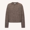 by-bar Vasile Pullover 26415001-1724 in Dark Biscuit, donkerbruine fluffy damestrui van alpaca en mohair met ronde hals en losse pasvorm.