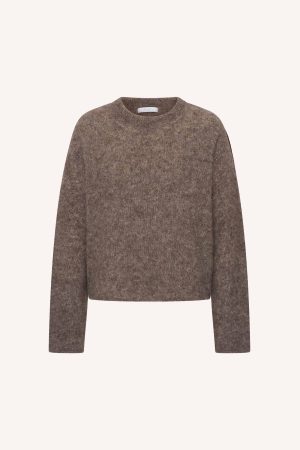 by-bar Vasile Pullover 26415001-1724 in Dark Biscuit, donkerbruine fluffy damestrui van alpaca en mohair met ronde hals en losse pasvorm.