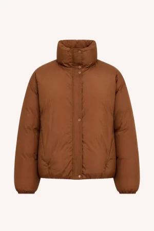 by-bar Joy Jacket 26419004 in Hazel, bruine gewatteerde damesjas met hoge opstaande kraag, fleecegevoerde ritszakken en verstelbare zoom.