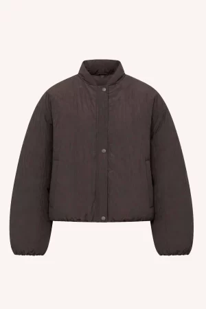 by-bar Bodie Bomber Jacket 26419005-1723 in Espresso, donkerbruin gewatteerd dames bomberjack met klassieke kraag, elastische zoom en rits- en knoopsluiting.