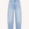 by-bar Baloe Jeans 26419310 in Light Denim, lichtblauwe damesjeans met barrel fit, normale taillehoogte en losvallende pijpen.