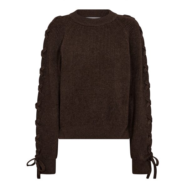 Haute-L-Amitie-HL10824-Trui-Duke-Tie-Knit-Mocca Haute L'Amitié Duke Tie Knit HL824, gebreide damestrui met ronde hals, lange mouwen en opvallende strikdetails.