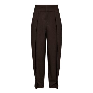 Haute L'Amitié Zeppe Pleat Tall Pants HL10864 in Mocca Melange, high-waist dames pantalon met plooien, barrel fit en knoopdetails bij de enkels.