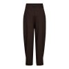 Haute L'Amitié Zeppe Pleat Tall Pants HL10864 in Mocca Melange, high-waist dames pantalon met plooien, barrel fit en knoopdetails bij de enkels.