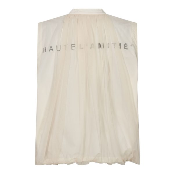 Haute-L-Amitié-Ballet-Logo-Tech-Vest-HL11024-Almond- Haute L'Amitié Ballet Logo Tech Vest HL11024, mouwloos dames gilet met transparante mesh, opstaande hals, voorzakken en logo op de rug.