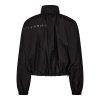 Haute L'Amitié Iron Paper Jacket HL11038 in Black, lichtgewicht zwart damesjack met loose fit, hoge kraag en ritssluiting.