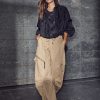 Haute L'Amitié Iron Paper Jacket HL11038 in Black, lichtgewicht zwart damesjack met loose fit, hoge kraag en ritssluiting.