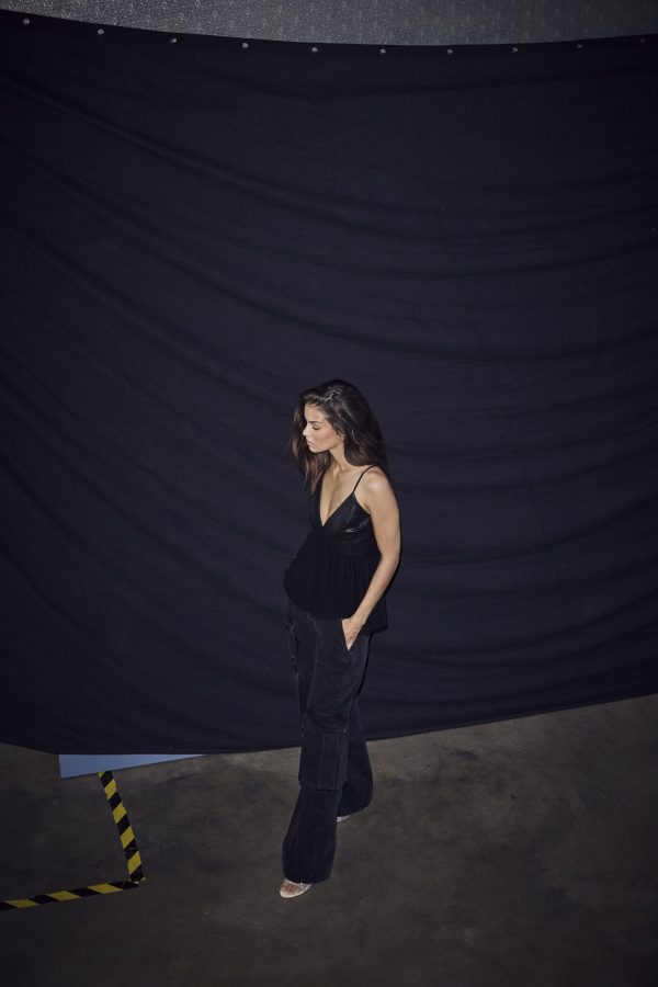 Haute-L-Amitié-Denim-Cargo-Tall-Pants-HL10993-Black Haute L'Amitié Denim Cargo Tall Pants HL10993, lange denim dames cargobroek met wijde fit en grote cargozakken.