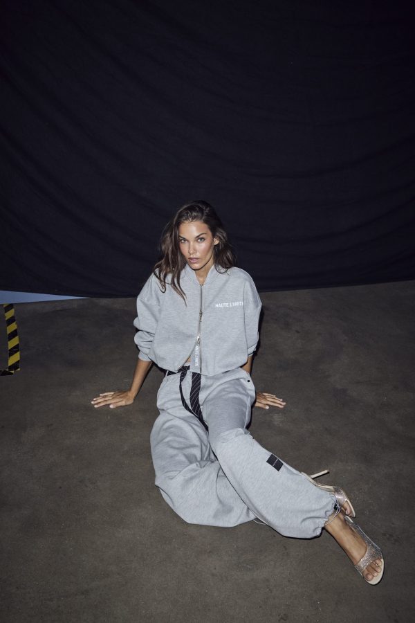 Haute-L-Amitié-Maxi-Split-Tie-Tall-Pants-HL11000 Haute L'Amitié Maxi Split Tie Tall Pants HL11000, lange damesbroek met wijde pijpen, splitdetails en strikdetails.