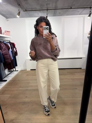 American Vintage Jitbay Sweater JIT03AH26NOYVIN in Noyer Vintage, bruine katoenen dames sweater met loose fit, ronde hals en vintage wassing.