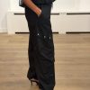 Haute L'Amitié Air Zip Tall Pant HL11086 in Black, zwarte lange dames cargobroek met barrel fit, grote cargozakken, ritsdetails en verstelbare pijpen.