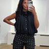 Haute L'Amitié Ballet Logo Tech Vest HL11024 in Black, zwart mouwloos dames gilet met semi-transparante mesh, bubble-effect en groot logo op de rug.