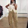 Haute-L-Amitié-Air-Zip-Pant-Kaki-Walnut-HL11033_Walnut- Haute L'Amitié Air Zip Pant HL11033 in kaki, oversized dames cargobroek met grote zakken, ritsdetails en verstelbare pijpen.