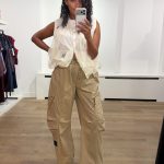 Haute L'Amitié Air Zip Pant HL11033 in kaki, oversized dames cargobroek met grote zakken, ritsdetails en verstelbare pijpen.