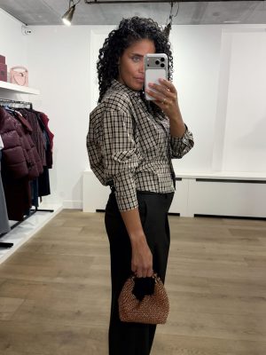 SUI AVA Slouchy Beaded Bag SA25044173 in Toffee, bruine handgemaakte damestas van glanzende kralen met ronde handgreep en slouchy vorm.