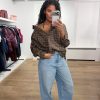 by-bar Baloe Jeans 26419310 in Light Denim, lichtblauwe damesjeans met barrel fit, normale taillehoogte en losvallende pijpen.