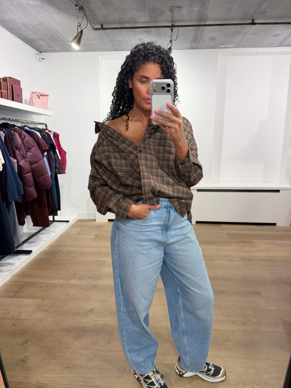 Tooday Dina Oversize Shirt TD326-106-506, oversized damesblouse met ruime en relaxte pasvorm.
