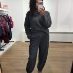 Tooday Devin Ballon Pants TD426-139 in donkergrijs, damesbroek met wijde ballonvorm, elastische tailleband en taps toelopende pijpen met elastische zoom.