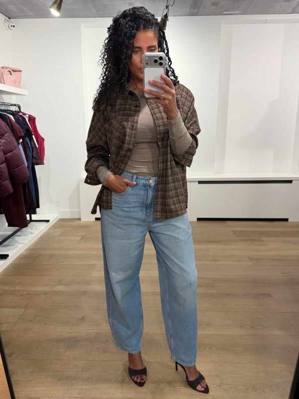 Tooday Dina Oversize Shirt TD326-106-506, oversized damesblouse met ruime en relaxte pasvorm.