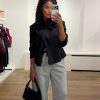 Tooday Devin Short Blazer TD426-107-001 in Black, zwarte cropped damesblazer met schoudervulling en asymmetrische belijning.