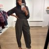 Haute L'Amitié Zeppe Pleat Tall Pants HL10864 in Mocca Melange, high-waist dames pantalon met plooien, barrel fit en knoopdetails bij de enkels.