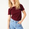 American Vintage Sonoma T-Shirt SON28GH26CERVI in Cerisier Vintage, kersrood dames T-shirt van 100% katoen met aansluitende fit, ronde hals en korte mouwen.