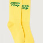 American Vintage Clypsun sokken in geel, katoenen unisex sokken met geribde boord en ingebreid AMV-logo in de kleur Lemon Curd.