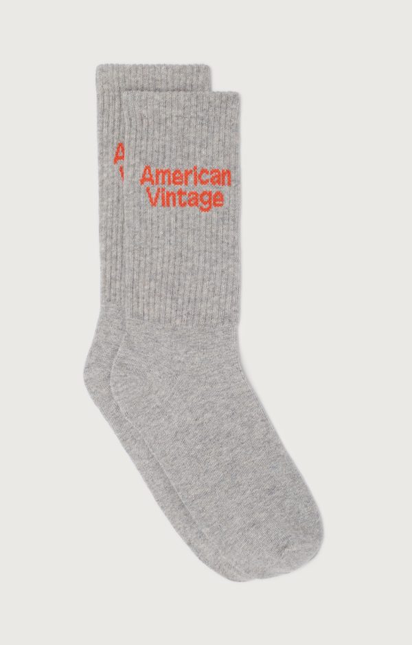 American Vintage Clypsun sokken in Gris Chiné, lichtgrijze gemêleerde katoenen unisex sokken met geribde boord en ingebreid AMV-logo.