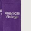 American Vintage Clypsun sokken in Violet, paarse unisex katoenen sokken met geribde boord en ingebreid AMV-logo.