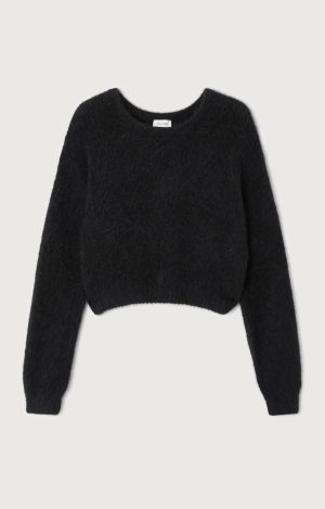 Shop de American Vintage Niby trui in zwart bij ALT ID. Een luxe, fluffy alpacatrui met een korte, oversized fit en een prachtig volumineus silhouet.